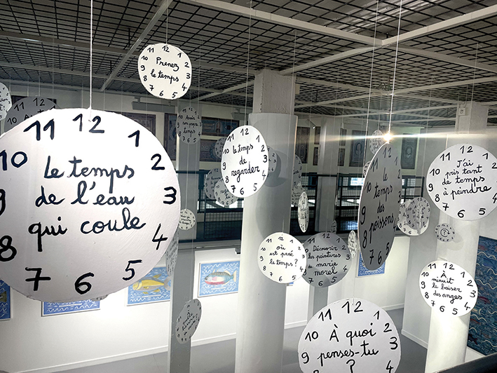 Exposition - Les poissons philosophes accompagnés des horloges - Marie Morel - Galerie du Faouëdic - LORIENT